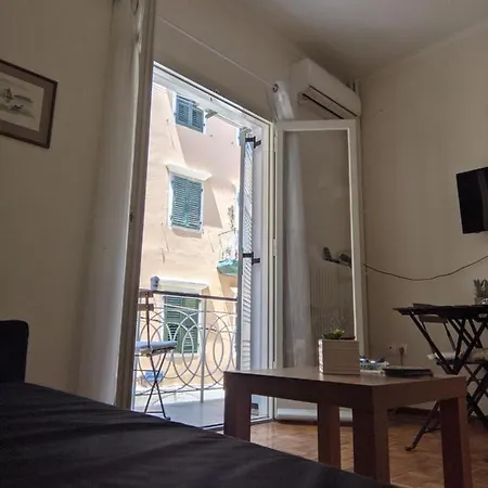 Central Corfu Town * コルフ島